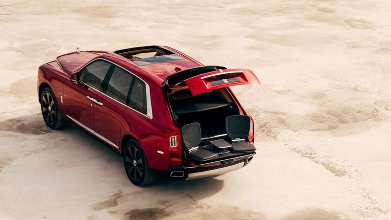 Illustration for article titled The 2019 Rolls-Royce Cullinan Is A Twin-Turbo V12 SUV Behemoth